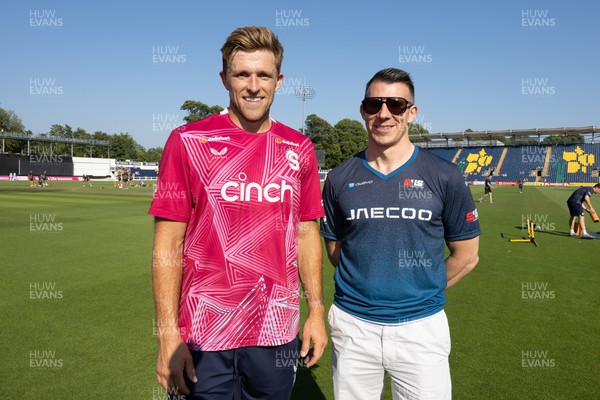 080726 - Glamorgan v Northamptonshire Steelbacks, Vitality Blast Men - Coin toss ahead of the match