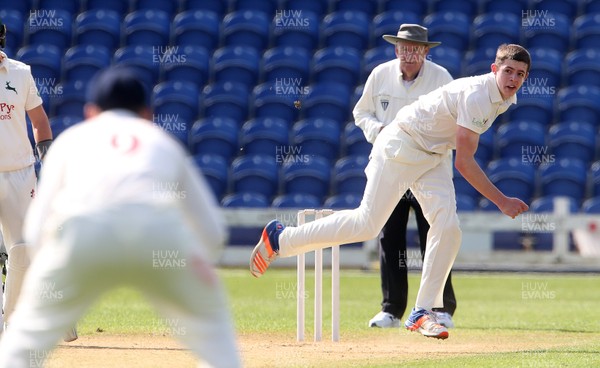 030417 - Glamorgan v Nottinghamshire - Pre Season Friendly - Roman Walker of Glamorgan bowling