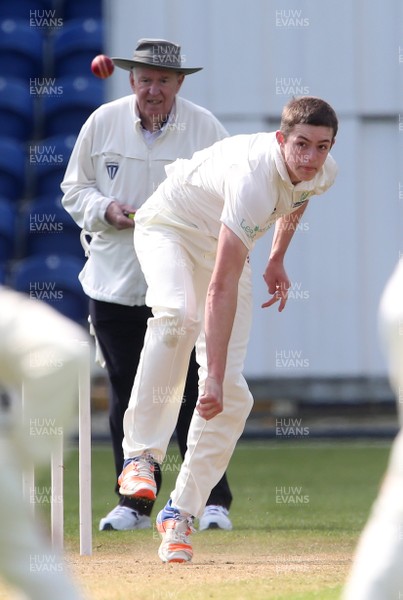 030417 - Glamorgan v Nottinghamshire - Pre Season Friendly - Roman Walker of Glamorgan bowling