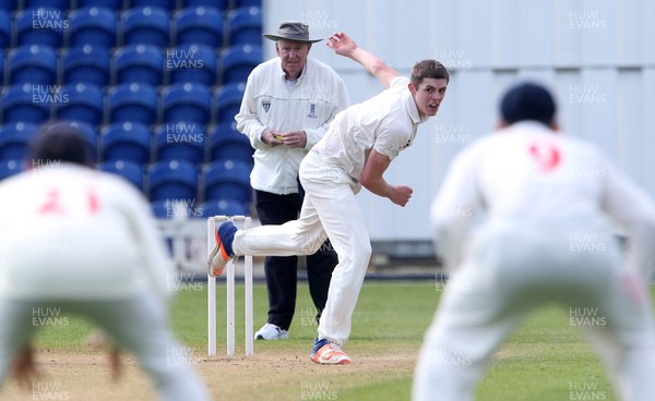 030417 - Glamorgan v Nottinghamshire - Pre Season Friendly - Roman Walker of Glamorgan bowling