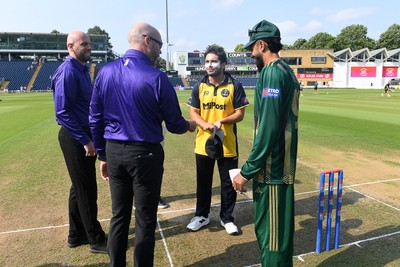 170825 - Glamorgan v Nottinghamshire - Metro Bank One Day Cup - Glamorgan Captain Kiran Carlson and Nottinghamshire Captain Haseeb Hameed at the coin toss