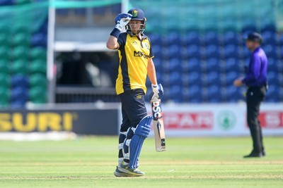170825 - Glamorgan v Nottinghamshire - Metro Bank One Day Cup - Billy Root of Glamorgan hits 50