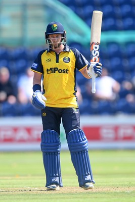 170825 - Glamorgan v Nottinghamshire - Metro Bank One Day Cup - Billy Root of Glamorgan hits 50