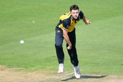 170825 - Glamorgan v Nottinghamshire - Metro Bank One Day Cup - Ned Leonard of Glamorgan bowling