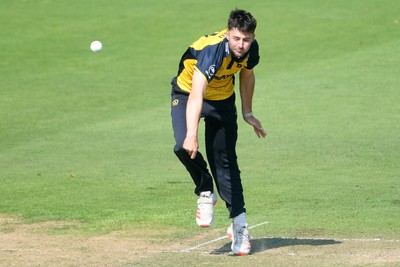 170825 - Glamorgan v Nottinghamshire - Metro Bank One Day Cup - Ned Leonard of Glamorgan bowling