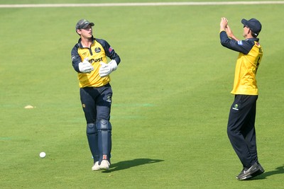 170825 - Glamorgan v Nottinghamshire - Metro Bank One Day Cup - Will Smale of Glamorgan catches the ball to dismiss Ben Martindale of Nottinghamshire