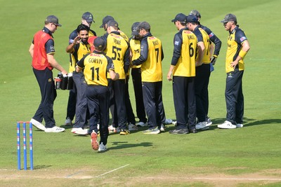 170825 - Glamorgan v Nottinghamshire - Metro Bank One Day Cup - Will Smale of Glamorgan catches the ball to dismiss Ben Martindale of Nottinghamshire