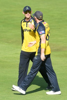 170825 - Glamorgan v Nottinghamshire - Metro Bank One Day Cup - Dan Douthwaite of Glamorgan catches the ball to dismiss Ben Slater of Nottinghamshire