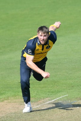 170825 - Glamorgan v Nottinghamshire - Metro Bank One Day Cup - Dan Douthwaite of Glamorgan bowling