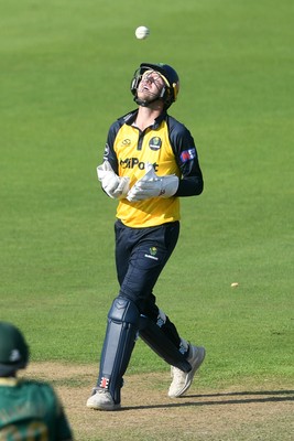 170825 - Glamorgan v Nottinghamshire - Metro Bank One Day Cup - Will Smale of Glamorgan catches the ball to dismiss Jack Haynes of Nottinghamshire