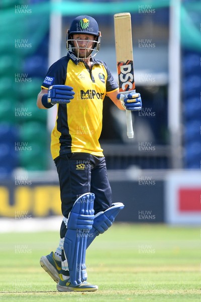 170825 - Glamorgan v Nottinghamshire - Metro Bank One Day Cup - Billy Root of Glamorgan hits 50