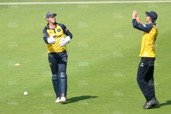 170825 - Glamorgan v Nottinghamshire - Metro Bank One Day Cup - Will Smale of Glamorgan catches the ball to dismiss Ben Martindale of Nottinghamshire