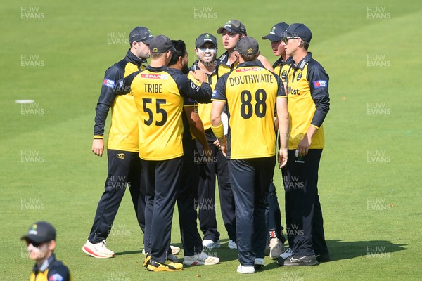 170825 - Glamorgan v Nottinghamshire - Metro Bank One Day Cup - Will Smale of Glamorgan catches the ball to dismiss Ben Martindale of Nottinghamshire