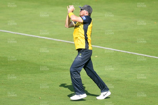 170825 - Glamorgan v Nottinghamshire - Metro Bank One Day Cup - Dan Douthwaite of Glamorgan catches the ball to dismiss Ben Slater of Nottinghamshire