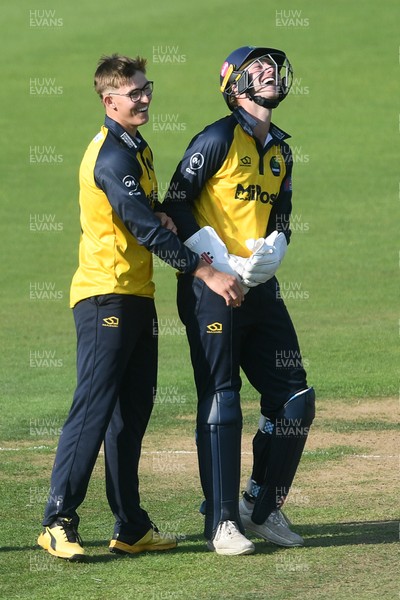 170825 - Glamorgan v Nottinghamshire - Metro Bank One Day Cup - Will Smale of Glamorgan catches the ball to dismiss Jack Haynes of Nottinghamshire from the bowling of Asa Tribe of Glamorgan