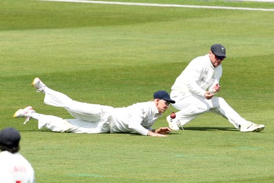 080526 - Glamorgan v Somerset - Rothesay County Championship -  Asa Tribe and Colin Ingram of Glamorgan just miss the catch
