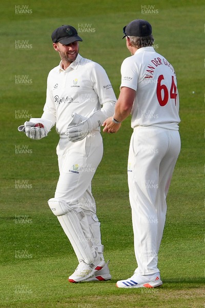 080526 - Glamorgan v Somerset - Rothesay County Championship -  Chris Cooke of Glamorgan celebrates with Timm Van Der Gugten after he catches the last ball of the day to dismiss Migael Pretorius of Somerset