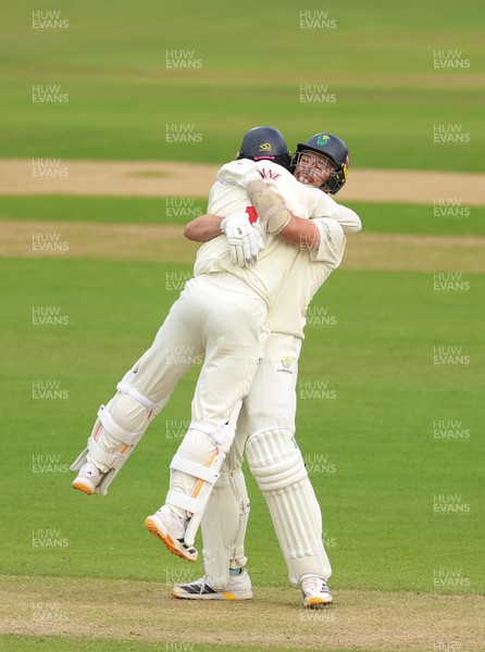110526 - Glamorgan v Somerset, Rothesay County Championship Division 1, Day 4 of 4 - Mason Crane of Glamorgan and Ryan Hadley of Glamorgan celebrate as they secure the runs to beat Somerset