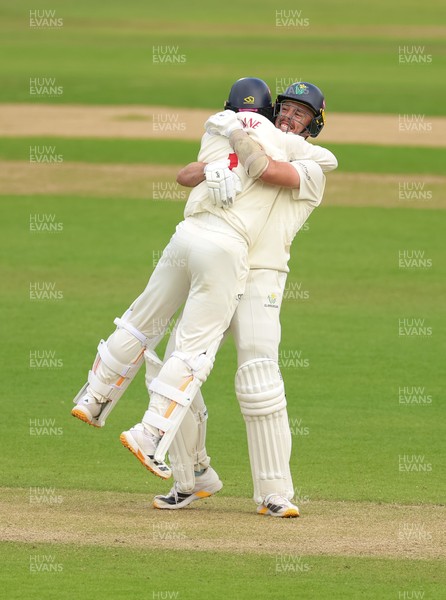 110526 - Glamorgan v Somerset, Rothesay County Championship Division 1, Day 4 of 4 - Mason Crane of Glamorgan and Ryan Hadley of Glamorgan celebrate as they secure the runs to beat Somerset