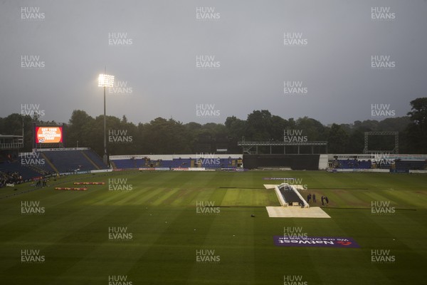 150717 - Glamorgan v Somerset - Natwest T20 Blast - The rain falls at The SSE SWALEC