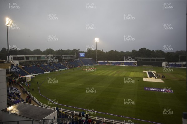 150717 - Glamorgan v Somerset - Natwest T20 Blast - The rain falls at The SSE SWALEC