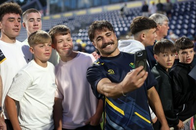 290526 - Glamorgan v Somerset - Vitality Blast - Kiran Carlson of Glamorgan with fans