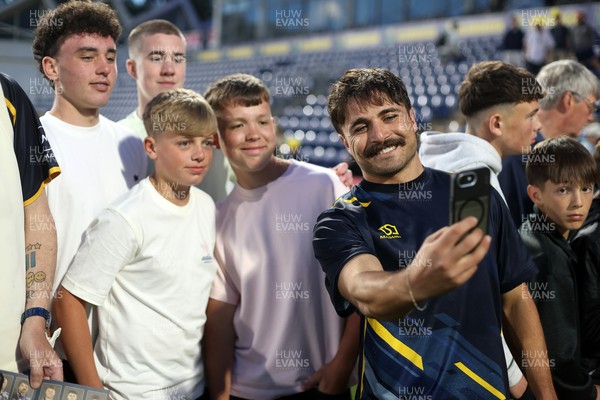 290526 - Glamorgan v Somerset - Vitality Blast - Kiran Carlson of Glamorgan with fans