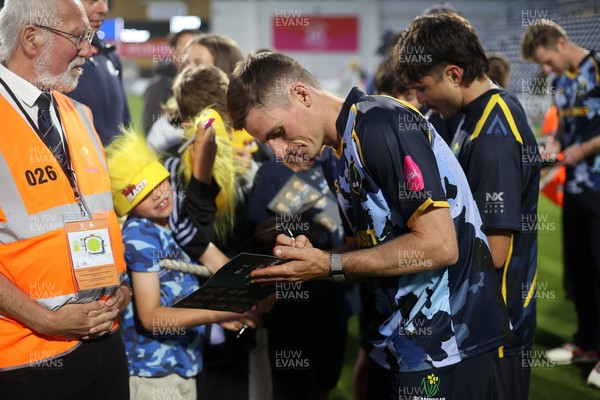 290526 - Glamorgan v Somerset - Vitality Blast - Andy Gorvin of Glamorgan with fans