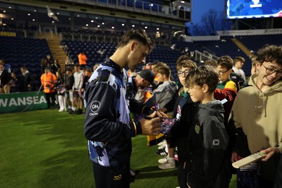 030625 - Glamorgan Cricket v Surrey - Vitality T20 Blast - Ned Leonard of Glamorgan with fans
