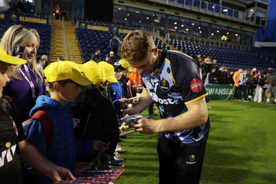 030625 - Glamorgan Cricket v Surrey - Vitality T20 Blast - Dan Douthwaite of Glamorgan with fans