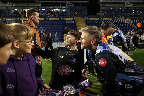 030625 - Glamorgan Cricket v Surrey - Vitality T20 Blast - Timm Van Der Gugten of Glamorgan with fans