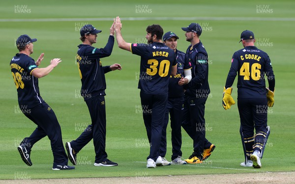 050622 - Glamorgan v Surrey - Vitality T20 Blast - Michael Neser of Glamorgan celebrates taking the wicket of Jason Roy with team mates