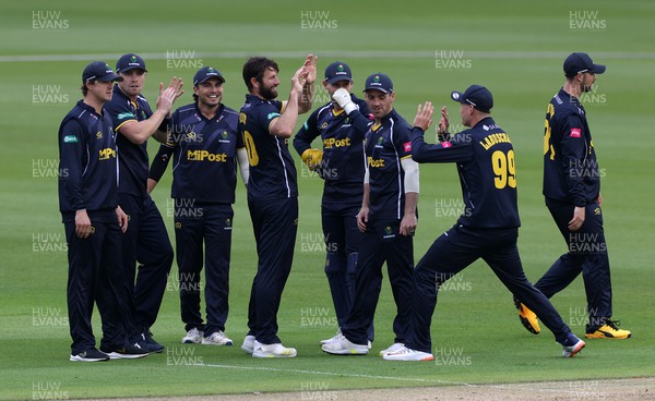 050622 - Glamorgan v Surrey - Vitality T20 Blast - Michael Neser of Glamorgan celebrates taking the wicket of Will Jacks with team mates