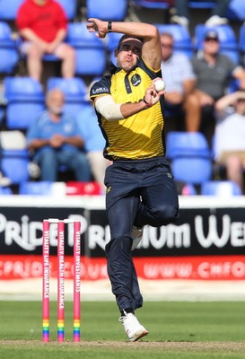 110819 - Glamorgan v Surrey, Vitality Blast - Ruaidhri Smith of Glamorgan bowls