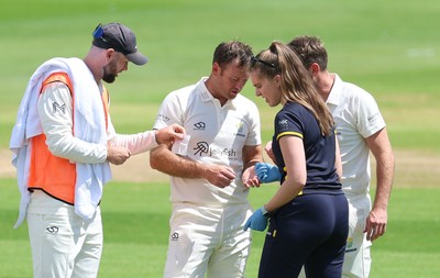190626 - Glamorgan v Surrey, Rothesay County Championship Division 1- Colin Ingram of Glamorgan receives treatment to a hand injury before being forced to retire Not Out