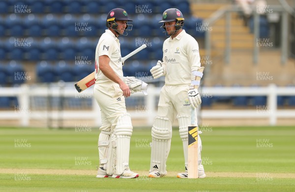 190626 - Glamorgan v Surrey, Rothesay County Championship Division 1- Chris Cooke of Glamorgan and Mason Crane of Glamorgan chat during a change of overs