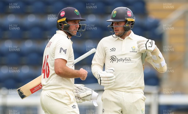 190626 - Glamorgan v Surrey, Rothesay County Championship Division 1- Chris Cooke of Glamorgan and Mason Crane of Glamorgan chat during a change of overs