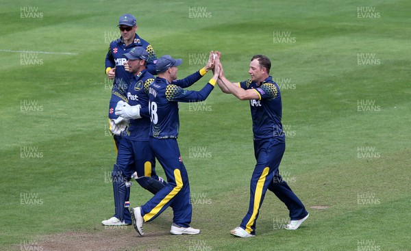 010618 - Glamorgan v Sussex - Royal London One Day Cup - Graham Wagg of Glamorgan celebrates with team mates after Jofra Archer is caught by Colin Ingram