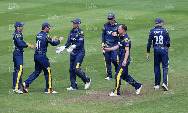 010618 - Glamorgan v Sussex - Royal London One Day Cup - Graham Wagg of Glamorgan celebrates with team mates after Jofra Archer is caught by Colin Ingram