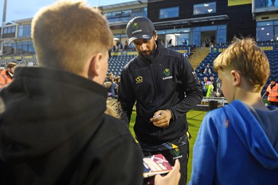 140625 - Glamorgan v Sussex - Vitality Blast - - Imad Wasim of Glamorgan with fans at full time