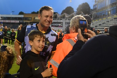140625 - Glamorgan v Sussex - Vitality Blast - Colin Ingram of Glamorgan  with fans at full time