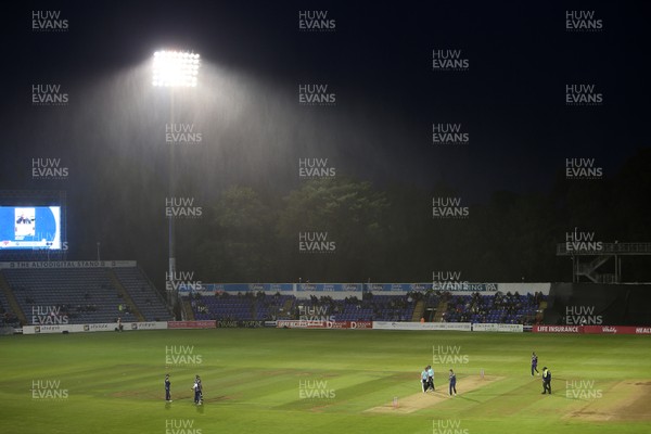 170818 - Glamorgan v Surrey - Vitality T20 Blast - The rain falls at Sophia Gardens as the teams come off the field