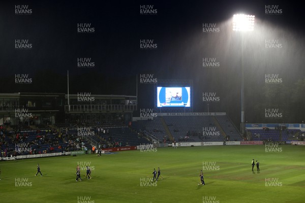 170818 - Glamorgan v Surrey - Vitality T20 Blast - The rain falls at Sophia Gardens as the teams come off the field