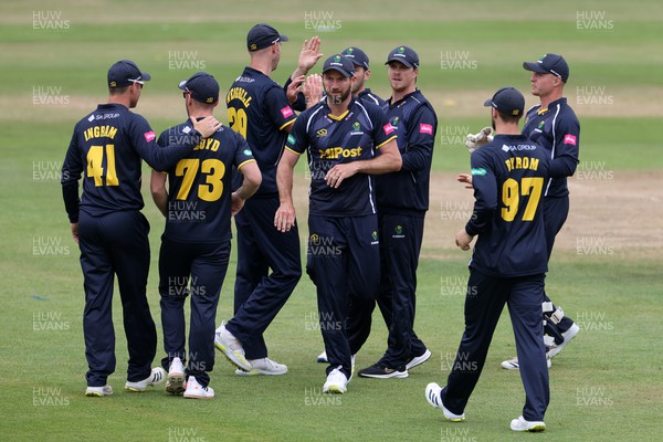 190622 - Glamorgan v Sussex Sharks - Vitality T20 Blast - Michael Neser of Glamorgan celebrates with team mates after Ravi Bopara is caught by James Weighell