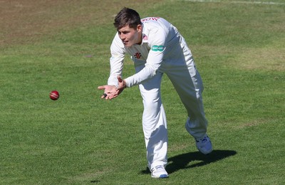 260816 - Glamorgan v Sussex, Specsavers County Championship, Division 2 - Owen Morgan of Glamorgan catches the ball