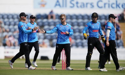 260819 - Glamorgan v Sussex Sharks - Vitality T20 Blast - Will Beer celebrates with team mates after Nick Selman of Glamorgan is caught by Jason Behrendorff of Sussex