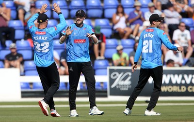 260819 - Glamorgan v Sussex Sharks - Vitality T20 Blast - Ollie Robinson of Sussex celebrates with team mates after catching Colin Ingram of Glamorgan