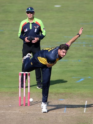 260819 - Glamorgan v Sussex Sharks - Vitality T20 Blast - Marchant De Lange of Glamorgan bowling