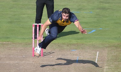 260819 - Glamorgan v Sussex Sharks - Vitality T20 Blast - Marchant De Lange of Glamorgan bowling