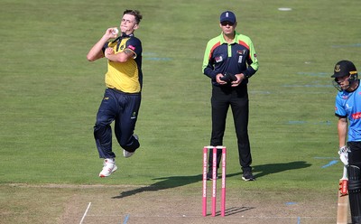 260819 - Glamorgan v Sussex Sharks - Vitality T20 Blast - Roman Walker of Glamorgan bowling